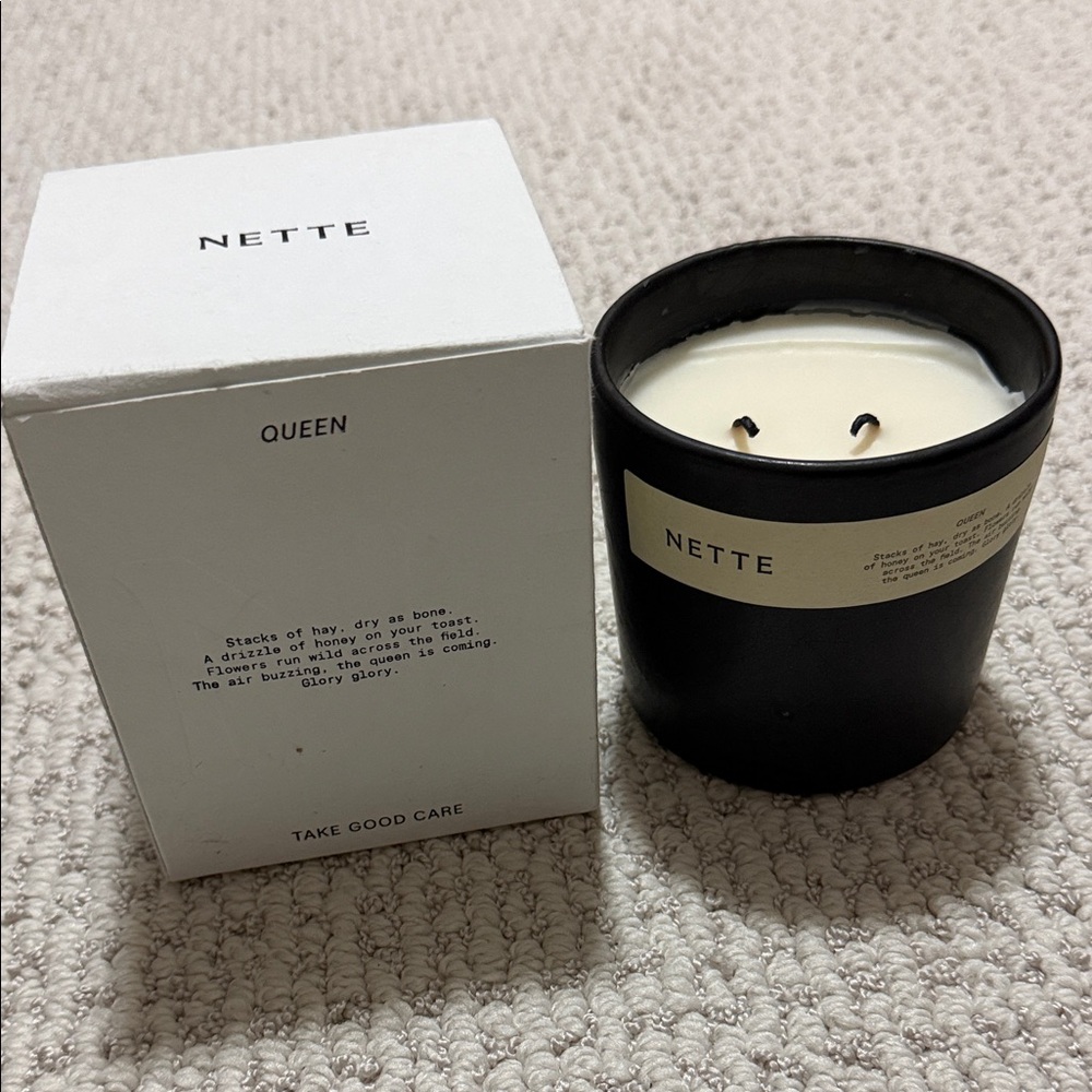 Nette Queen candle